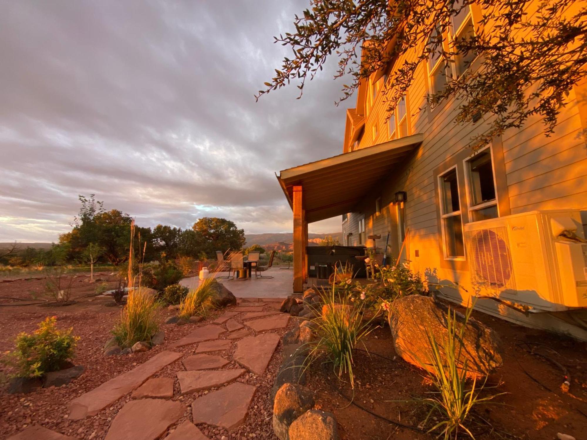 Skyridge Inn Torrey Exterior photo
